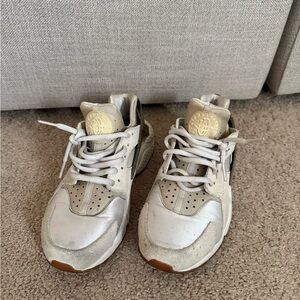 Nike Air Huarache Kids Beige Nike Sneakers (Women’s)